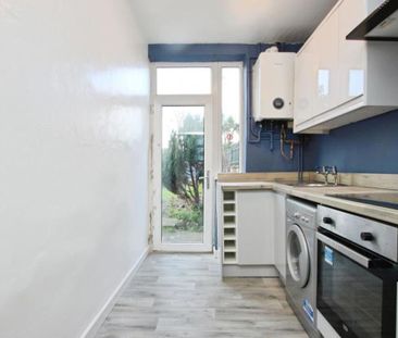 For the 2026/27 academic year! Recently redecorated four-bedroom te... - Photo 4