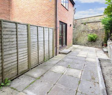 2 bedroom semi-detached house to rent - Photo 3