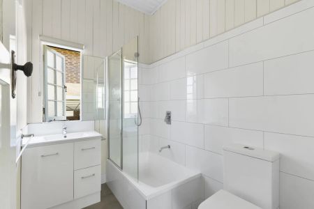 Charming Home In Kedron - Photo 5