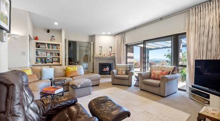 Spacious Family Home with Stunning Rural Outlook - Photo 2
