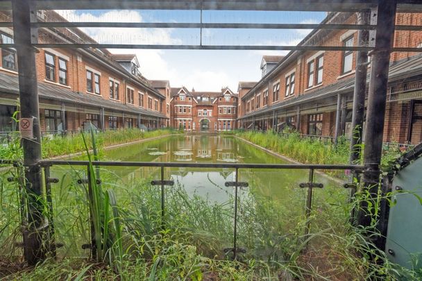 Lockhart Road, WATFORD - Photo 1