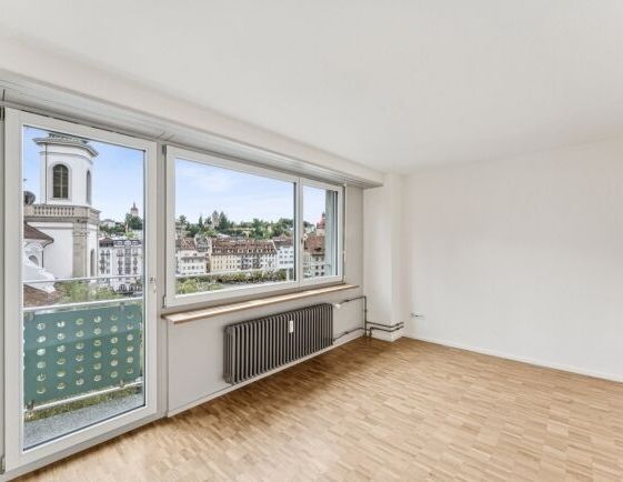 First rental - Living & working with a view of the Reuss - Photo 1