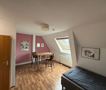 Nähe Stadtpark: Zentrale u. gepflegte 1-Zimmer-Dachgeschoss-Wohnung... - Photo 2