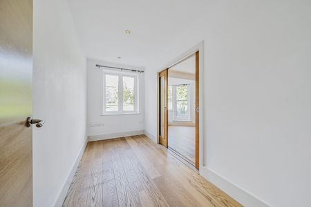 Strand Drive, Richmond, TW9 - Photo 2