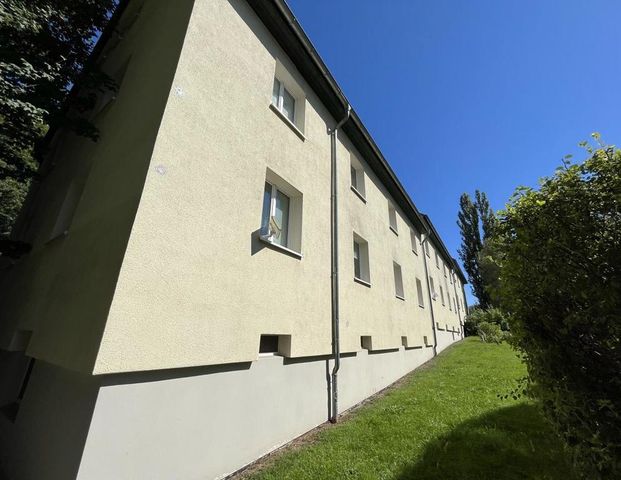 In ruhiger Seitenstraße gelegene 2-Raum-Altbauwohnung - Foto 1