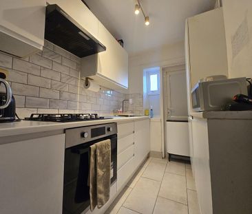 3 bedroom end of terrace house to rent - Photo 6