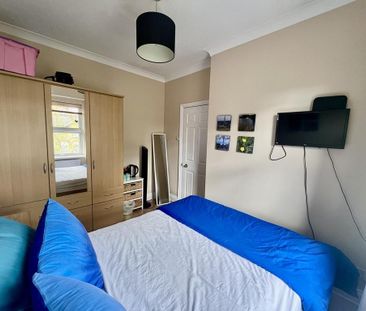 4 bedroom terraced house to rent - Photo 3