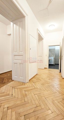 Innenstadt: großzügige, gepflegte Altbauwohnung, 4 Zimmer+ Küche - Photo 3