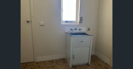 3 Bedroom and 1 Bathroom House for Rent in Whyalla Norrie - Photo 5