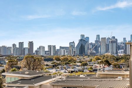 Spacious City-View One-Bedroom in Iconic HM@S - Photo 5