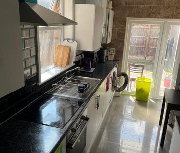 1 bedroom in a house share to rent - Photo 5