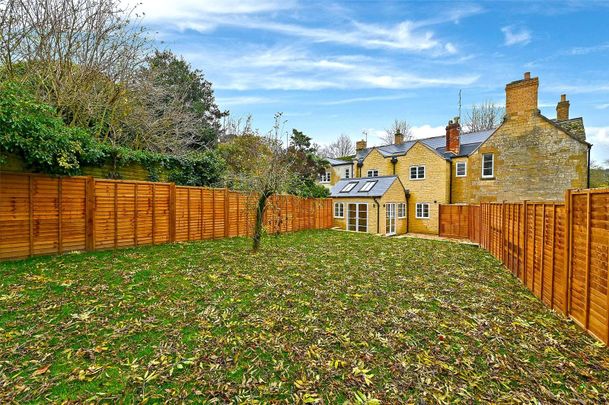 A beautfiully restored four bedroom Cottage - Photo 1