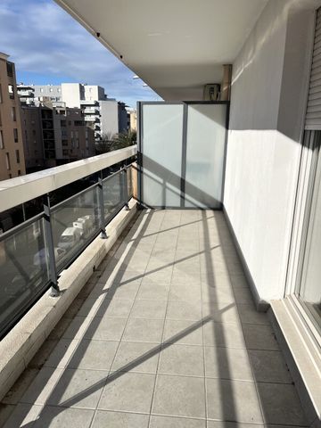 Location Appartement 3 pièces 67m² MARSEILLE 10ème - Photo 4