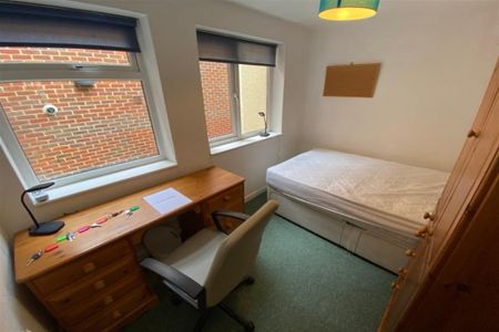 4 bedroom terraced house to rent - Photo 3