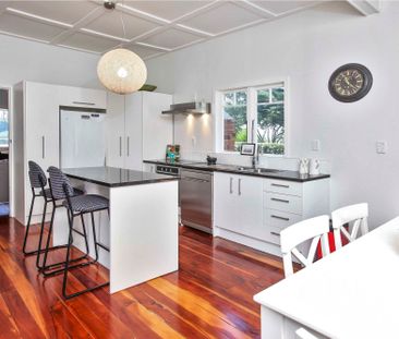 Charming 1930s Bungalow in Vibrant Otahuhu - A Perfect Blend of Cha... - Photo 3