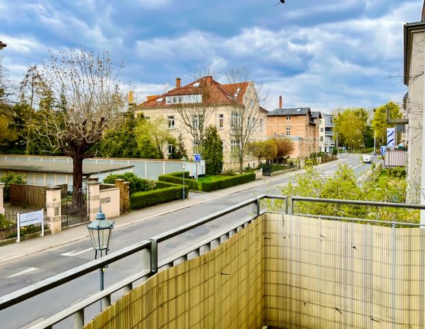 Sonnig wohnen mit Lift, EBK & Balkon! - Foto 1