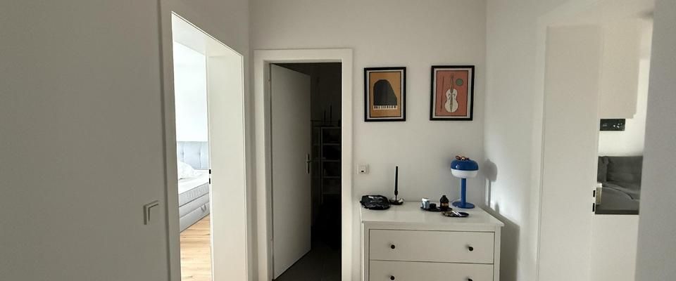 Von privat: renovierte, helle 1,5-Zimmer-Wohnung mit Einbauküche - Photo 1