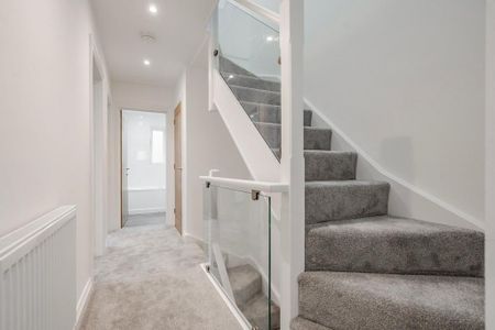 3 bedroom detached house to rent - Photo 4