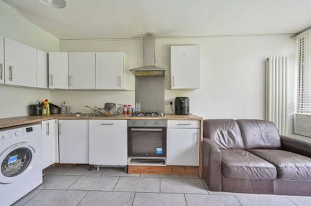 5 bedroom flat to rent - Photo 2