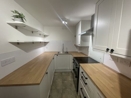 Delightful Part Furnished 2 Bedroom Flat for Rent in Ely - Photo 5