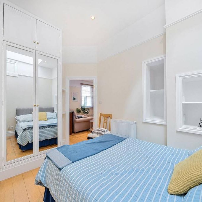 3 bedroom mews to rent - Photo 1