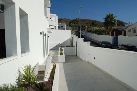 Modern three bedroom detached villa for winter rent situated in Nerja - Photo 4