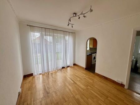 2 bedroom maisonette to rent - Photo 2