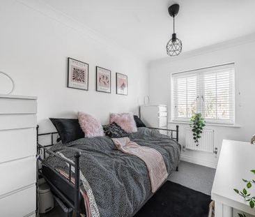 4 bedroom semi-detached house to rent - Photo 2