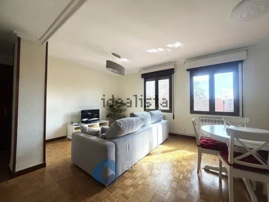 Alquiler de piso en Avenida de Colón - Foto 1