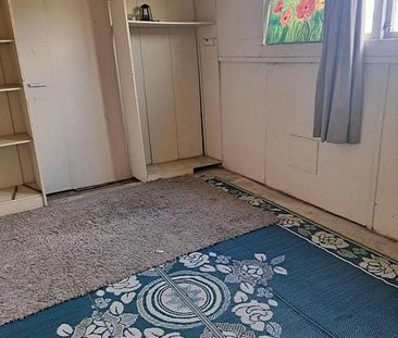 2 bedroom central with added storage rooms! - Photo 5