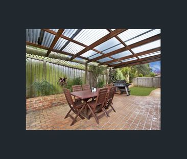 Beautiful Three-Bedroom Home in a Tranquil Setting - Photo 5