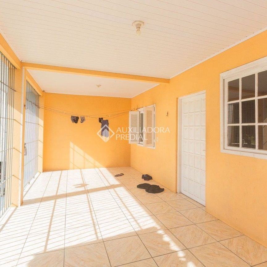 Casa com 3 quartos e 310m² para alugar em Rubem Berta, Porto Alegre. - Photo 1