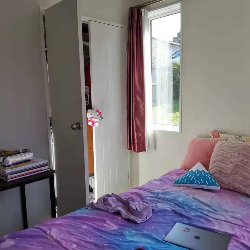 Walking distance to school - Photo 1