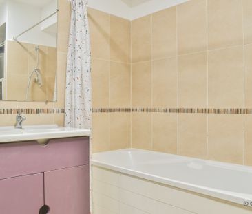 Location Appartement 1 pièce 40m² STE CLOTILDE 97490 - Photo 1