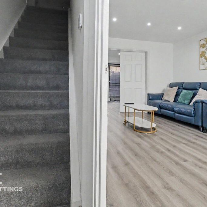4 bedroom detached house to rent - Photo 1