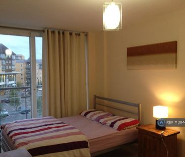 2 bedroom flat to rent - Photo 4