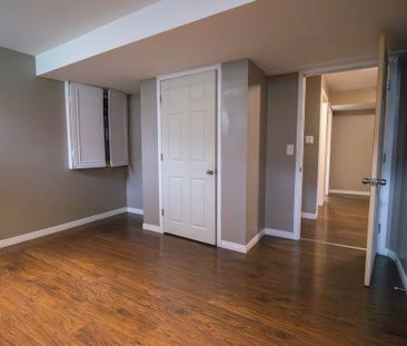 ** ALL INCLUSIVE ** Room For Rent in a Stunning House!! - Photo 4