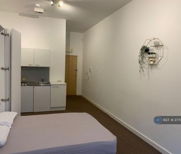 Studio to rent - Photo 2