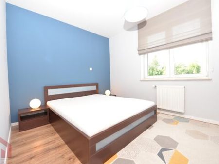 Mieszkanie na wynajem z łatwym dojazdem do centrum - Zdjęcie 2