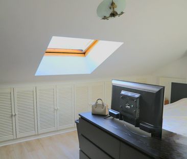 Ruim en licht duplex-appartement met 2 slaapkamers en autostaanplaats te Lanaken - Photo 1