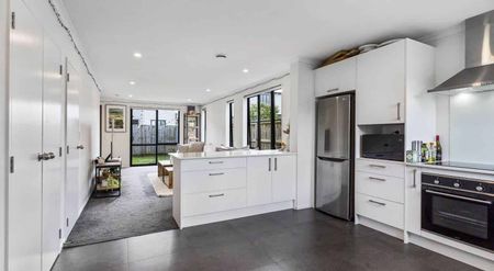 The One to look at! - Photo 3