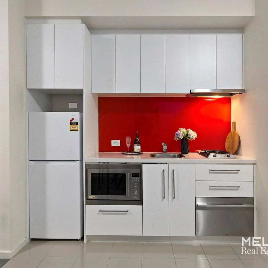 UNFURNISHED WITH WHITEGOODS ONE-BED PLUS STUDY - Photo 1