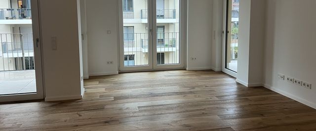 ERSTBEZUG! Interessante 3-Zimmerwohnung an der Elbe! 2 Balkone, Barrierefrei, Lift! - Photo 1