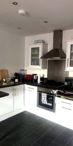Room in a Shared Flat, Aura Court, M15 - Photo 4