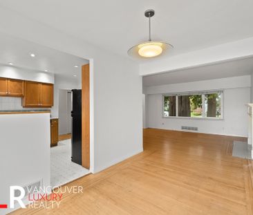 House in North Vancouver, BC - Photo 6
