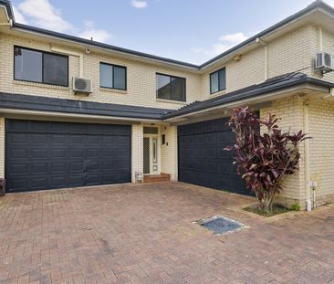 Large 3 Bedroom Townhouse - Photo 1