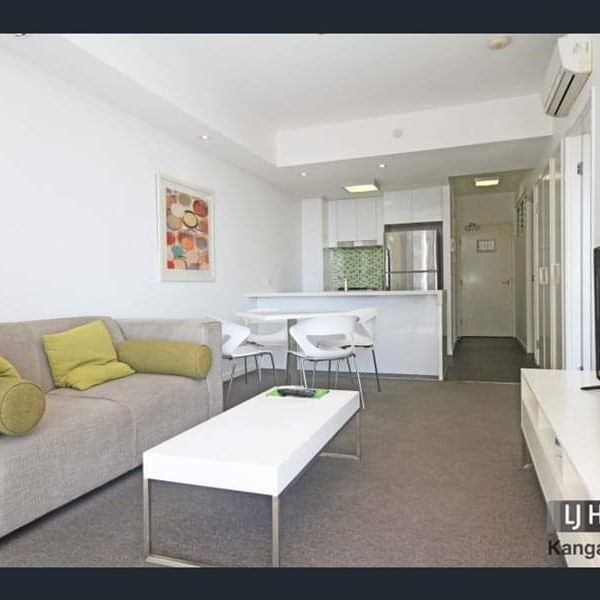 "Stylish and Modern Apartment for Rent in Trendy Woolloongabba Location - Enquire Now!" - Photo 1