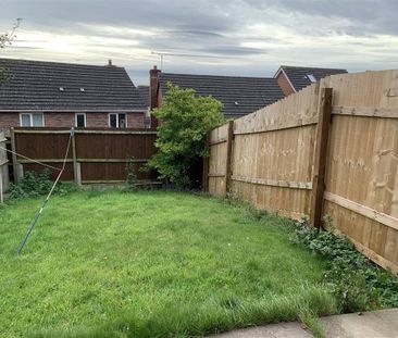 2 bedroom end of terrace house to rent - Photo 2