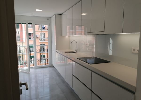 Fantástico Apartamento T2 para Arrendamento na Amadora