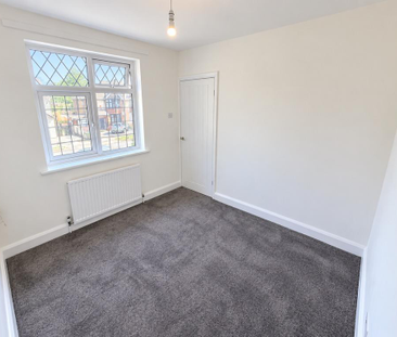 4 bedroom semi-detached house to rent - Photo 3